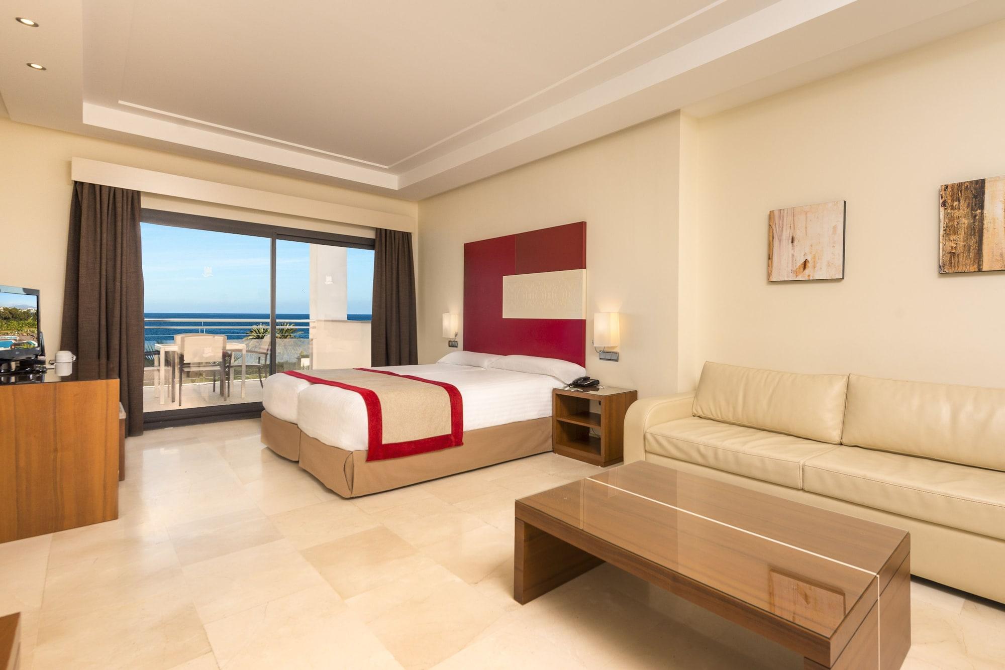 Estepona Hotel & Spa Resort Exterior photo