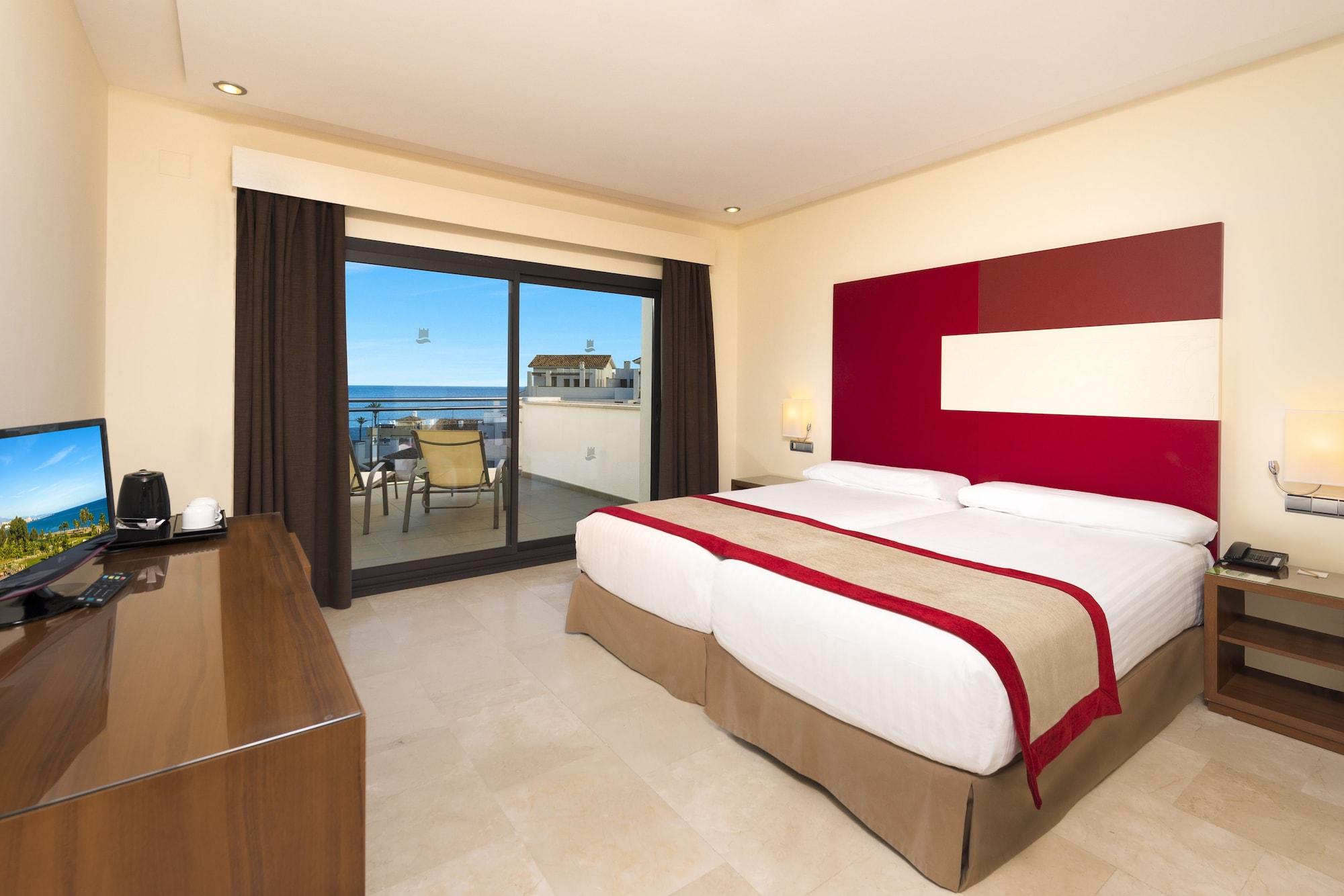 Estepona Hotel & Spa Resort Exterior photo