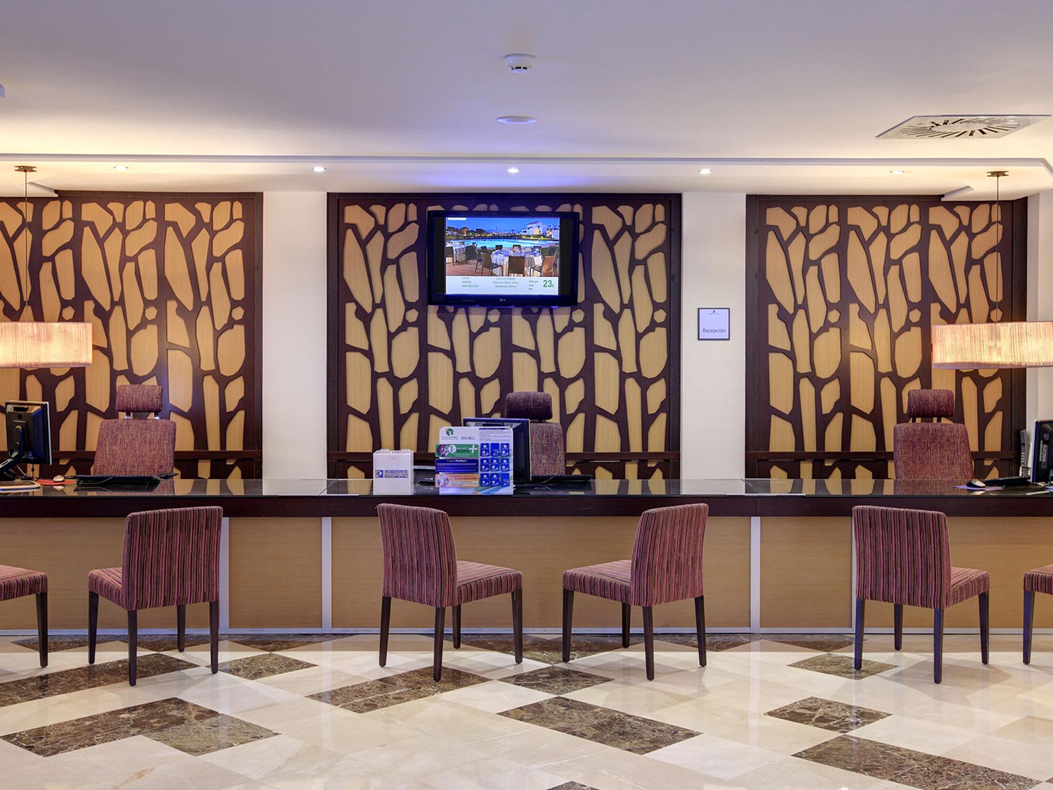 Estepona Hotel & Spa Resort Exterior photo