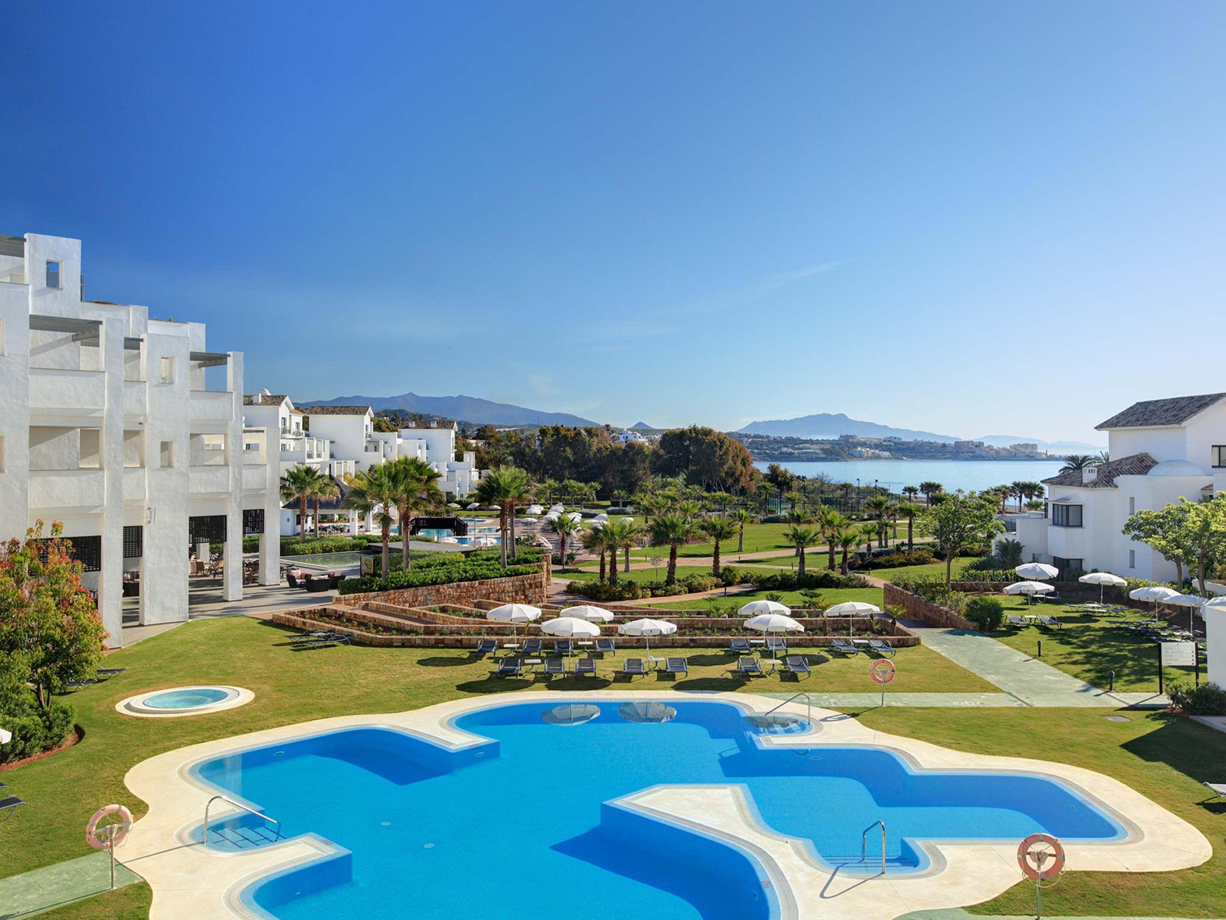 Estepona Hotel & Spa Resort Exterior photo