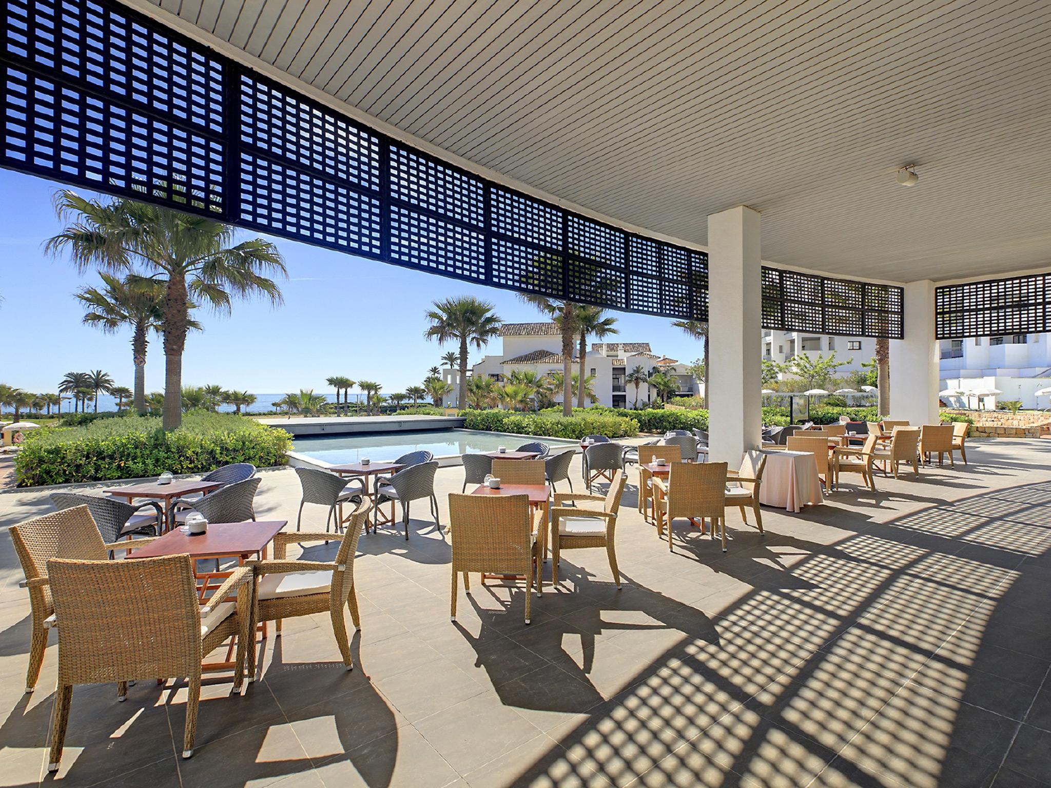 Estepona Hotel & Spa Resort Exterior photo