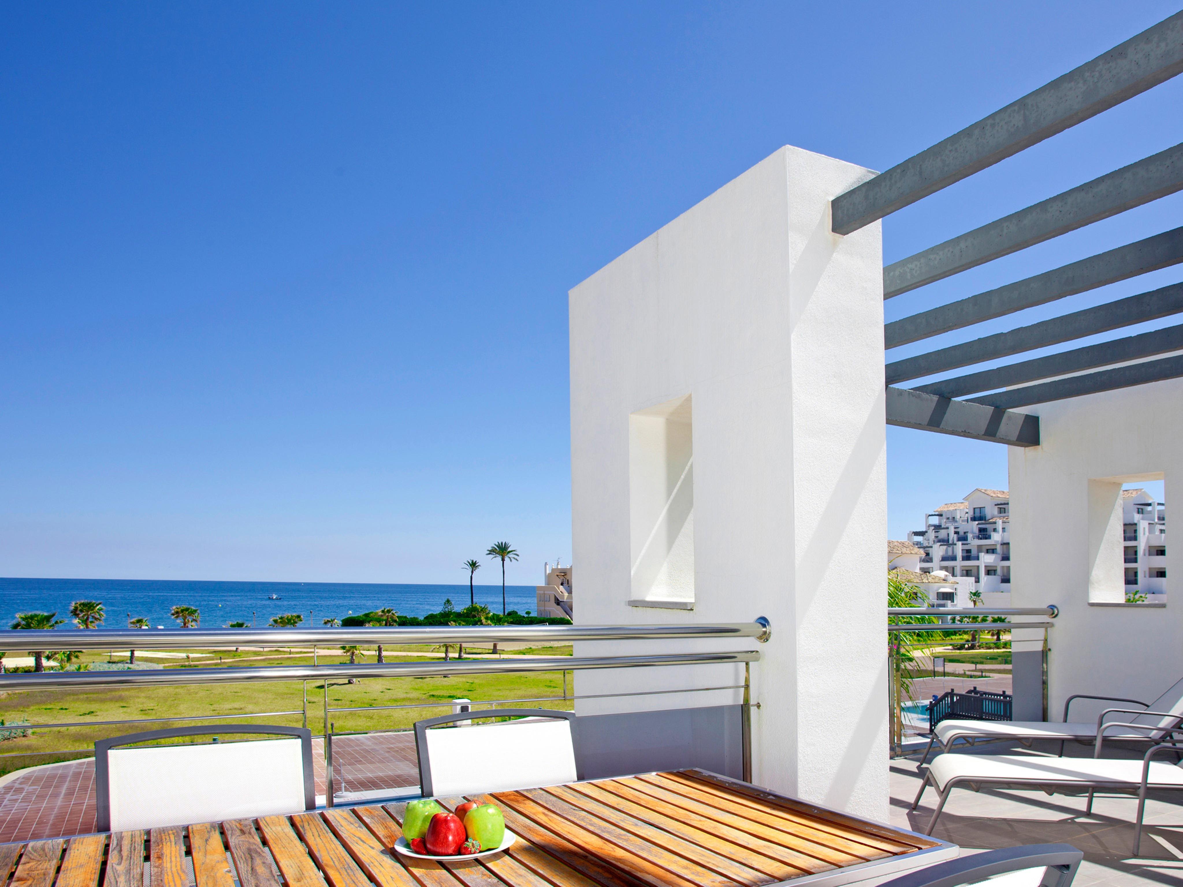 Estepona Hotel & Spa Resort Exterior photo