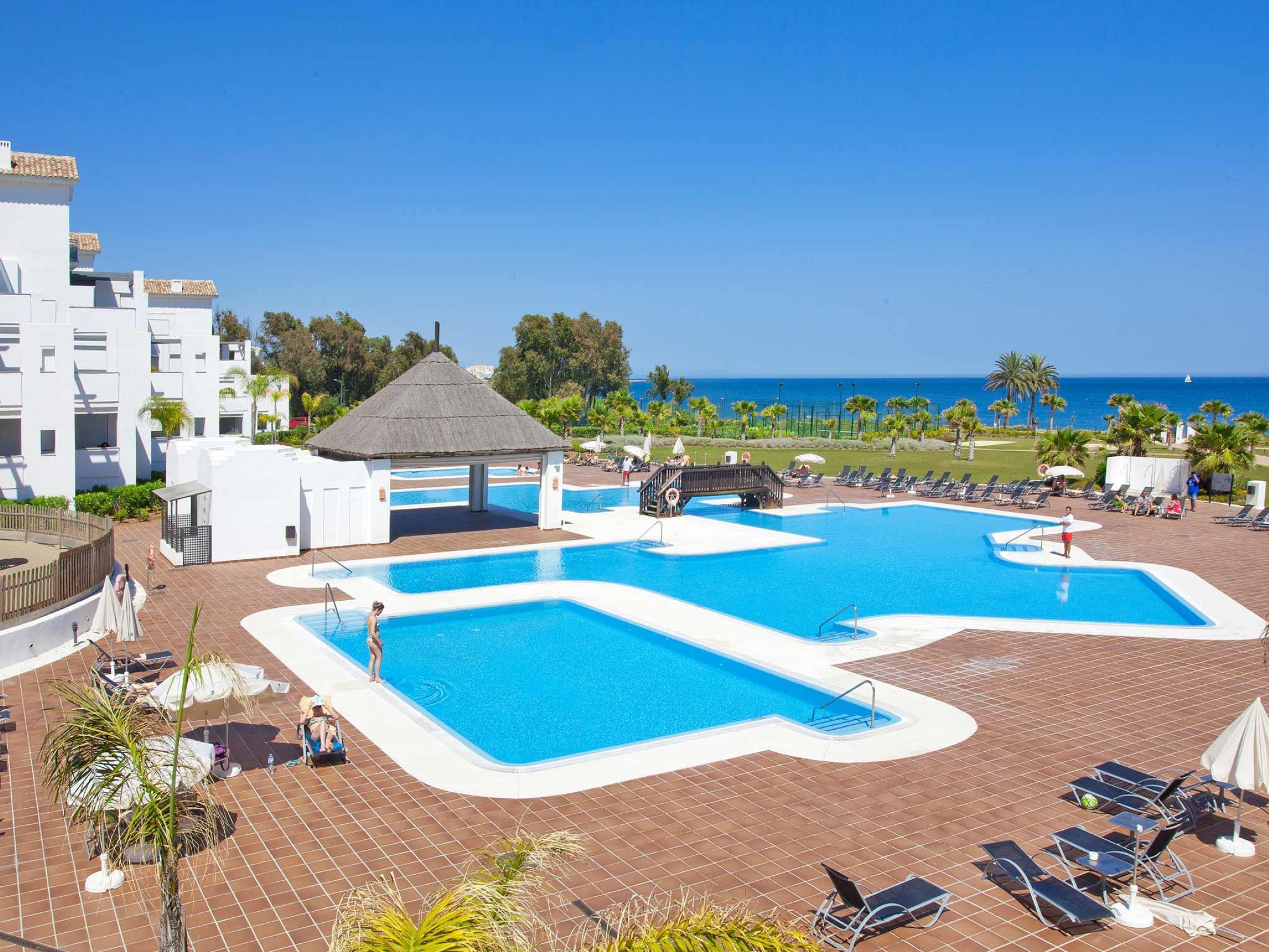 Estepona Hotel & Spa Resort Exterior photo