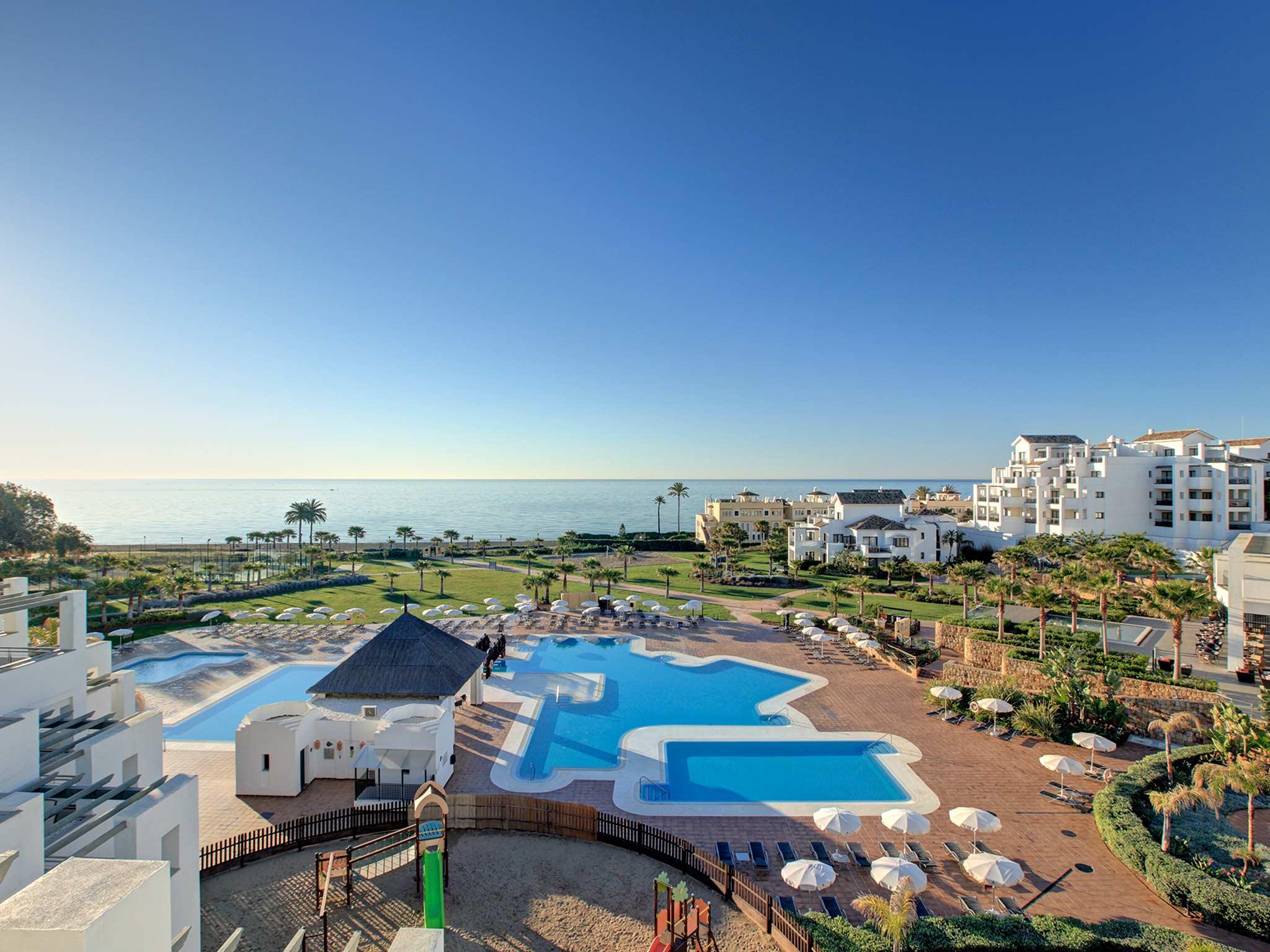 Estepona Hotel & Spa Resort Exterior photo
