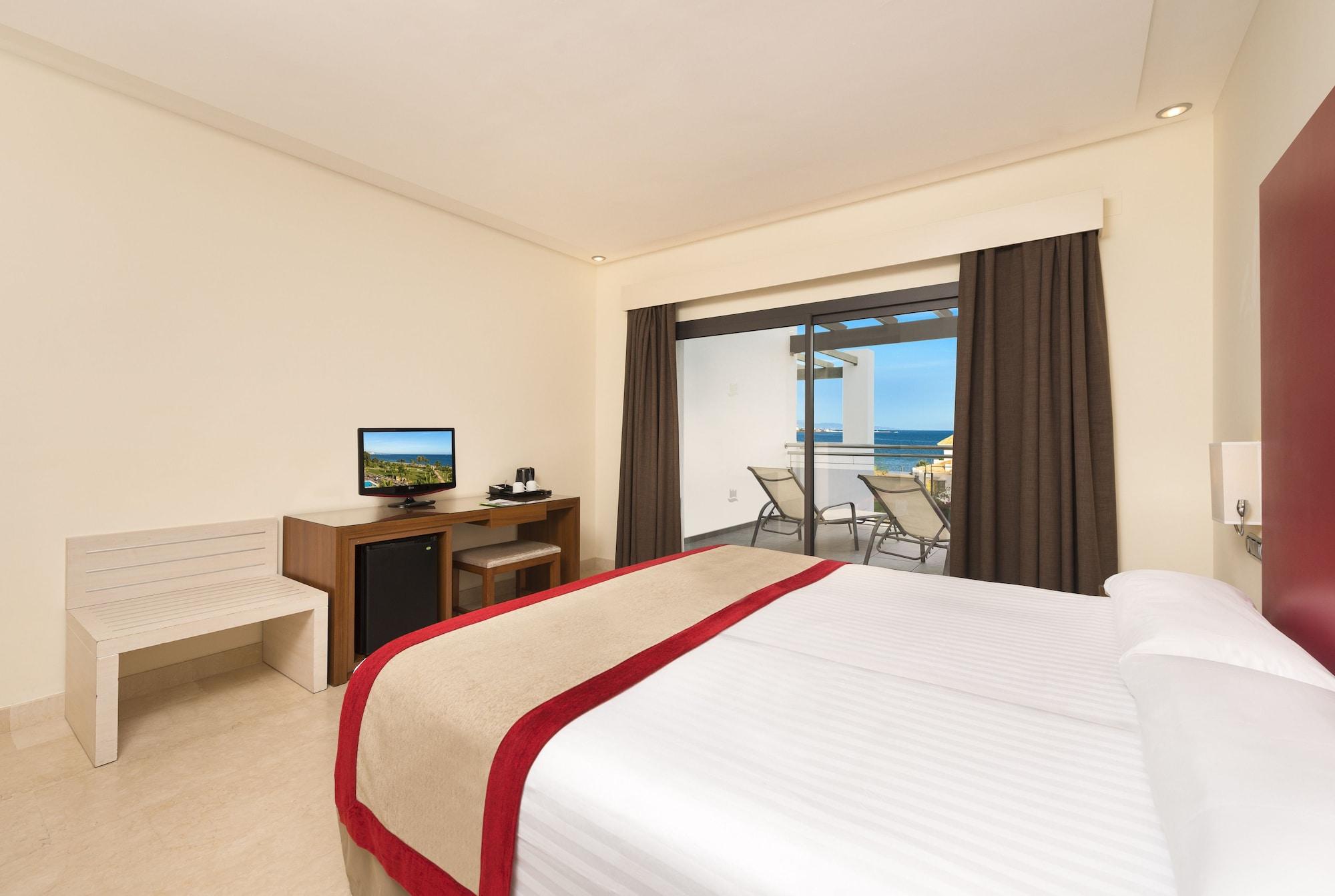 Estepona Hotel & Spa Resort Exterior photo