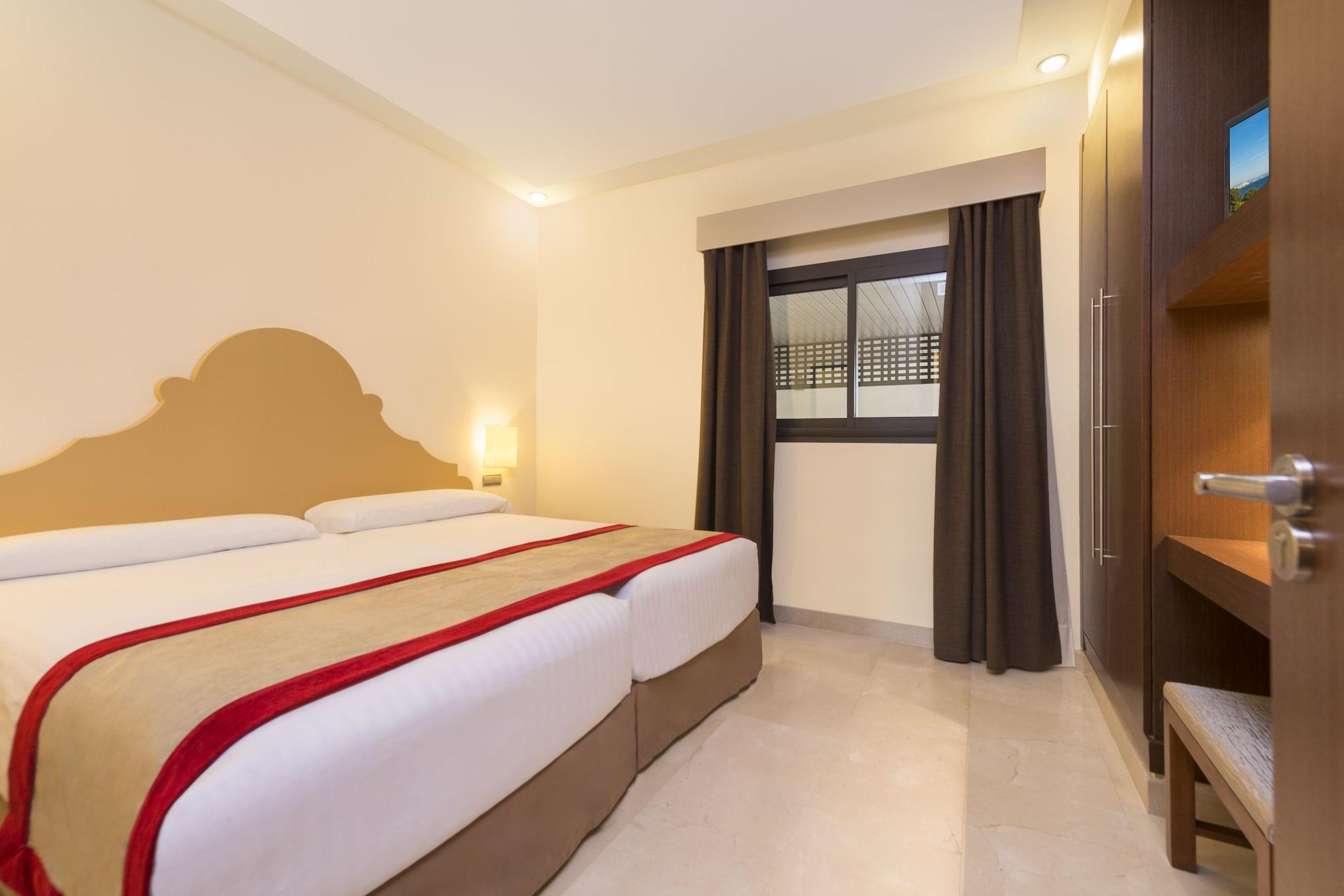 Estepona Hotel & Spa Resort Exterior photo